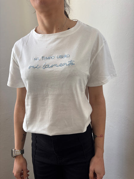 T-shirt "Nel tempo libero mi lamento"